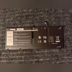 laptop battery for various Dell models, identified as model DXGH8.